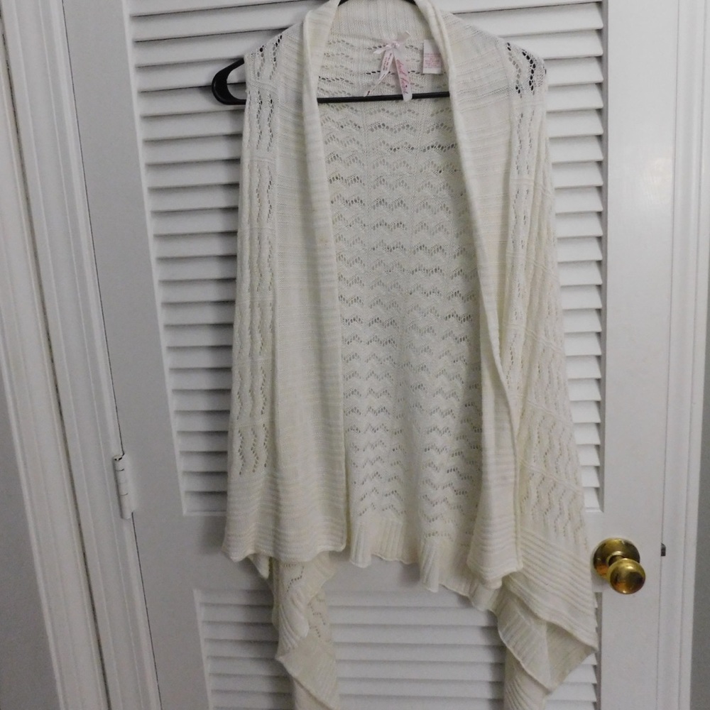 Sleeveless white crochet sweater